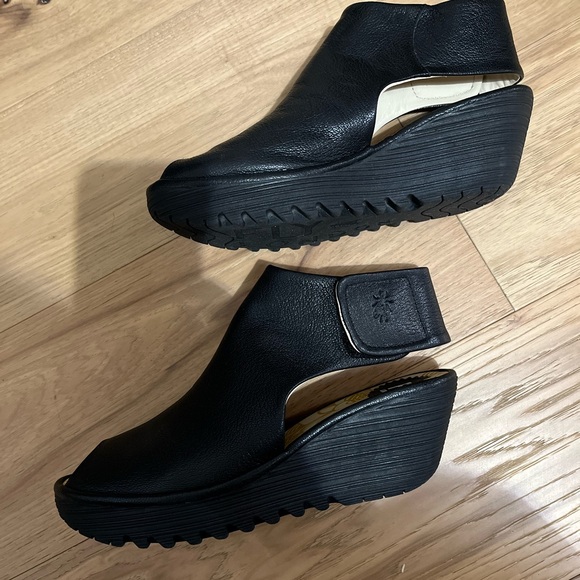 Fly London Black Leather Open Toe Ankle Boots size 9 - Picture 4 of 8